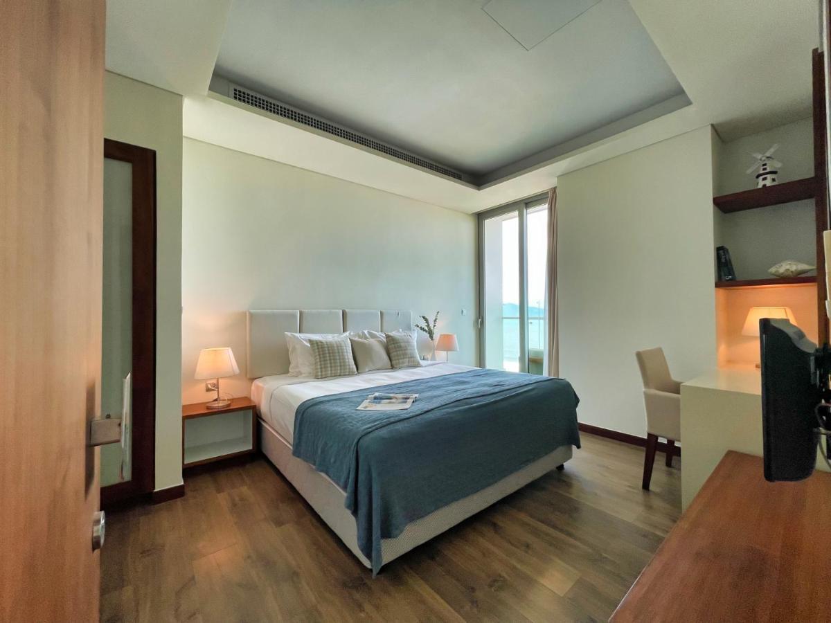 Stunning Apartments Across My Khe Beach ! Rooftop Pool & Gym Da Nang Eksteriør bilde