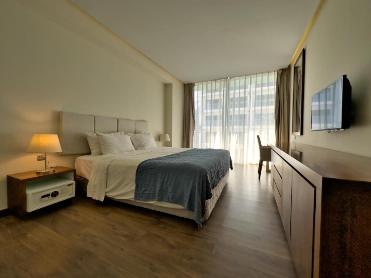 Stunning Apartments Across My Khe Beach ! Rooftop Pool & Gym Da Nang Eksteriør bilde