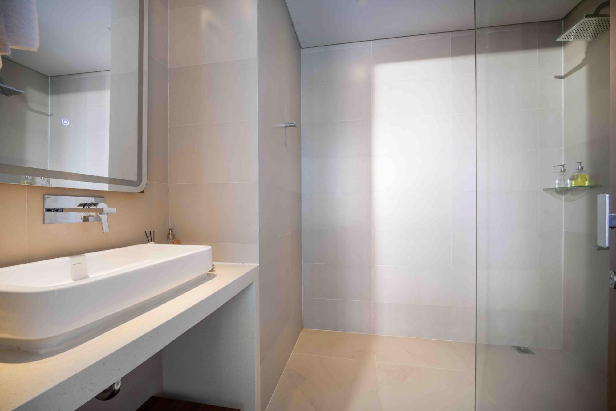 Stunning Apartments Across My Khe Beach ! Rooftop Pool & Gym Da Nang Eksteriør bilde