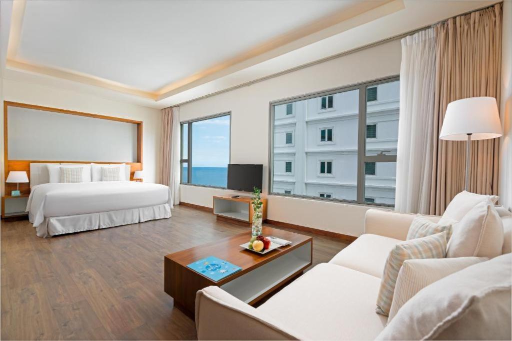 Stunning Apartments Across My Khe Beach ! Rooftop Pool & Gym Da Nang Eksteriør bilde